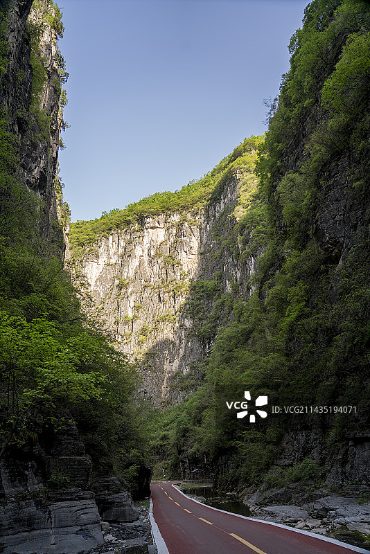 太行山红豆峡，雄山秀水，直壁断崖图片素材