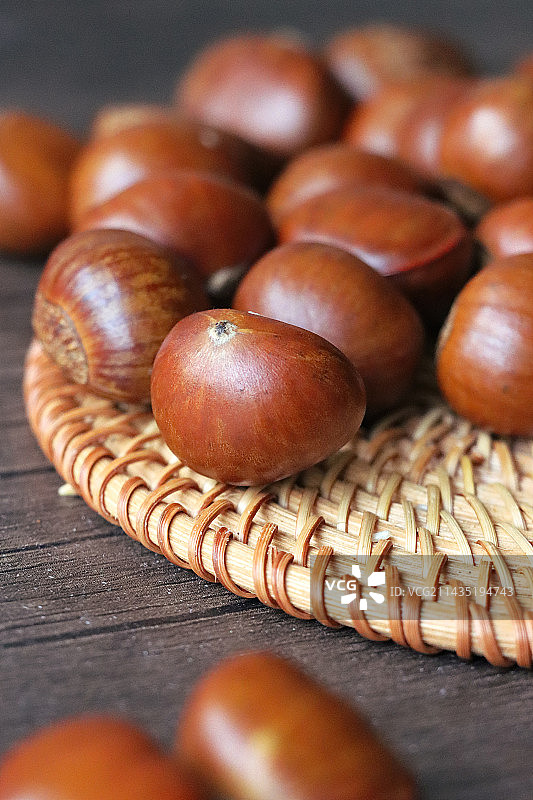 糖炒栗子，板栗图片素材