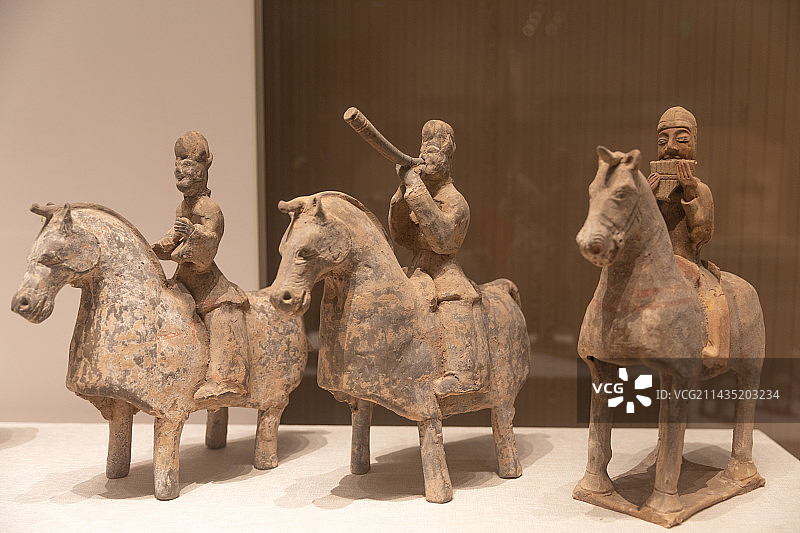 陕西博物馆北魏骑马陶俑图片素材