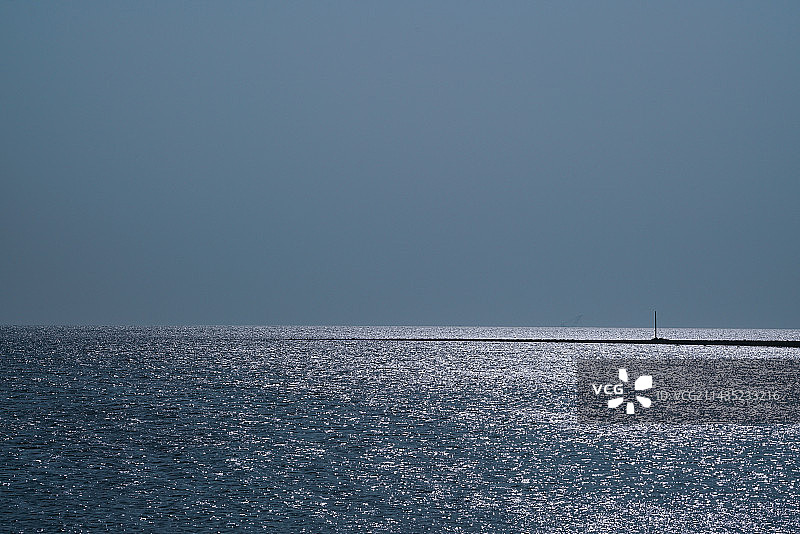 在湛江市徐闻县看琼州海峡图片素材