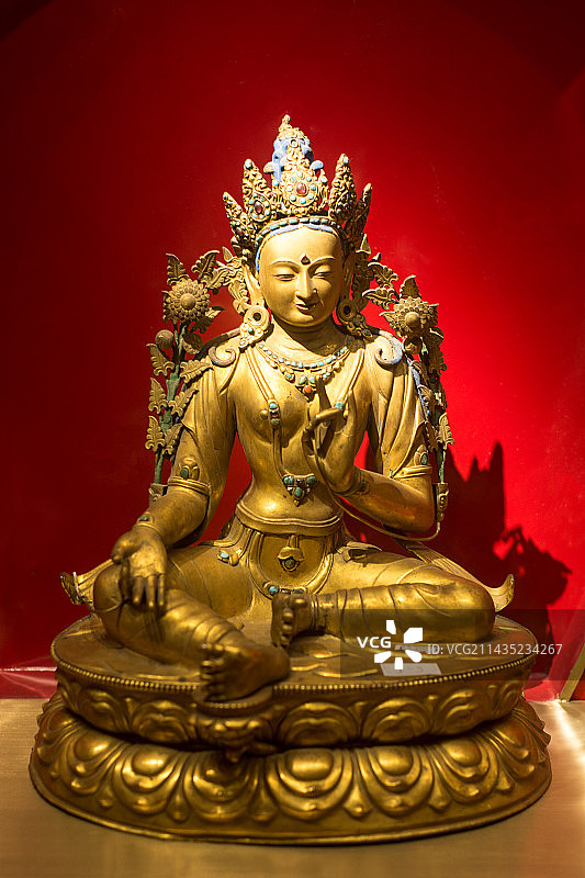 中国江苏南京博物院馆藏文物菩萨金像图片素材