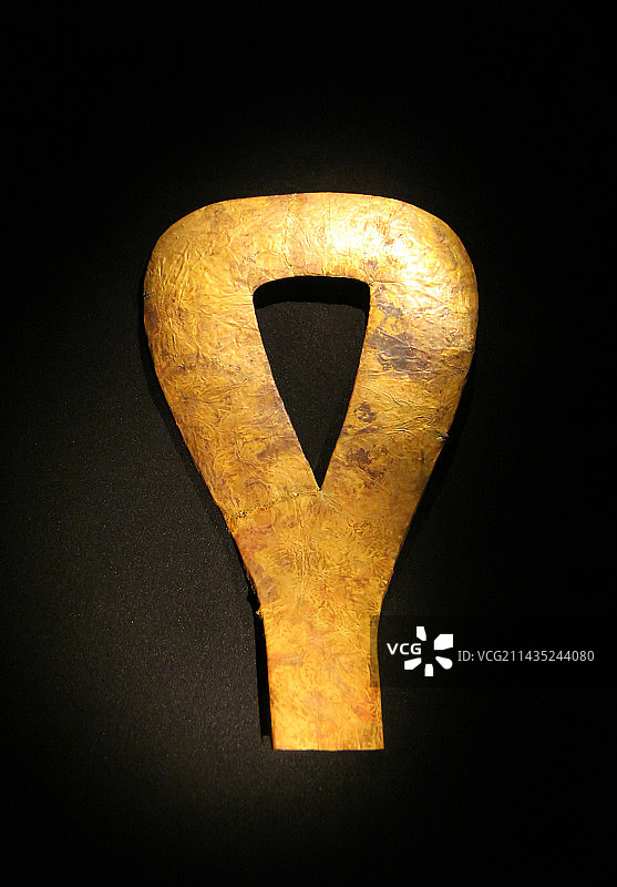 成都金沙遗址博物馆文物 三角形金器图片素材
