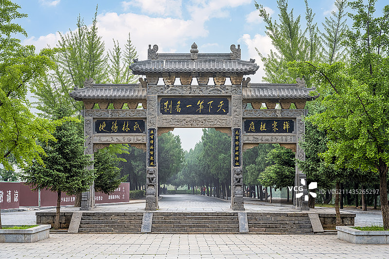 中国河南省郑州市登封嵩山少林寺牌楼图片素材