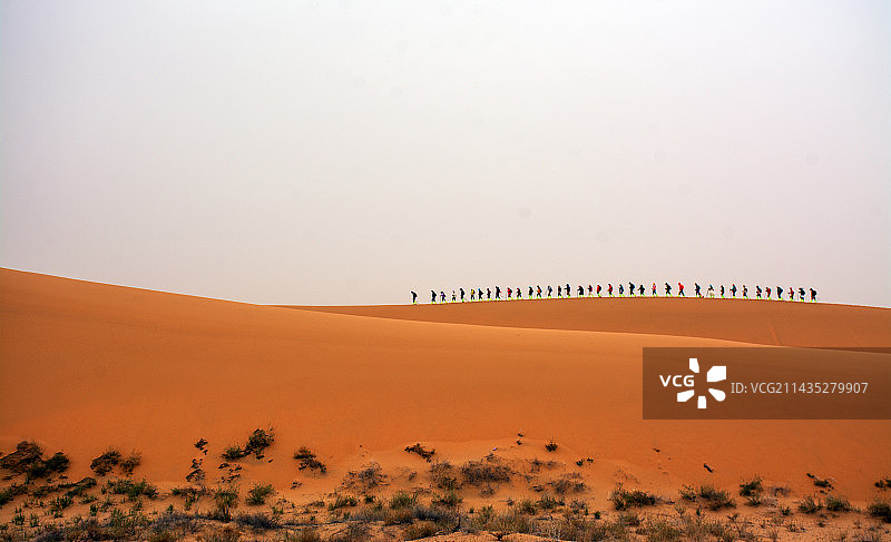 腾格里沙漠五湖连穿图片素材
