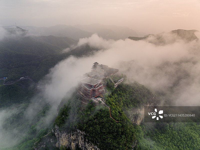 航拍河南云台山茱萸峰云海图片素材