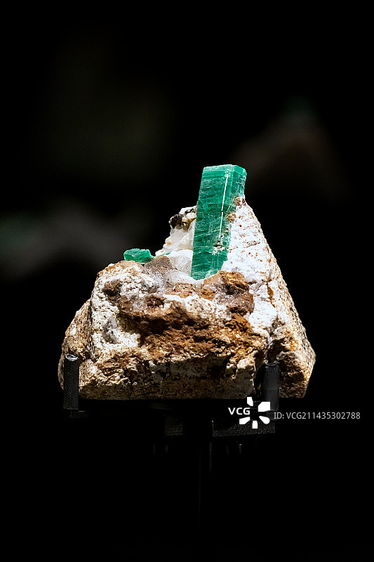 祖母绿原石，柱状，产地阿富汗图片素材