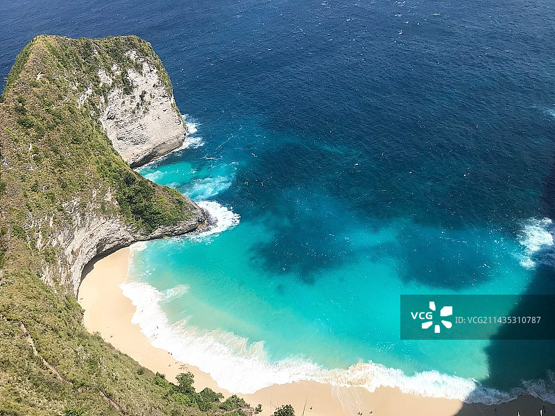 巴厘岛 佩尼达岛 精灵坠崖 海滩高角度视图图片素材