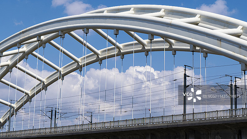 蓝天白云下的松浦大桥图片素材