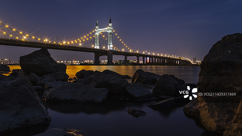 夜幕下的阳明滩大桥图片素材
