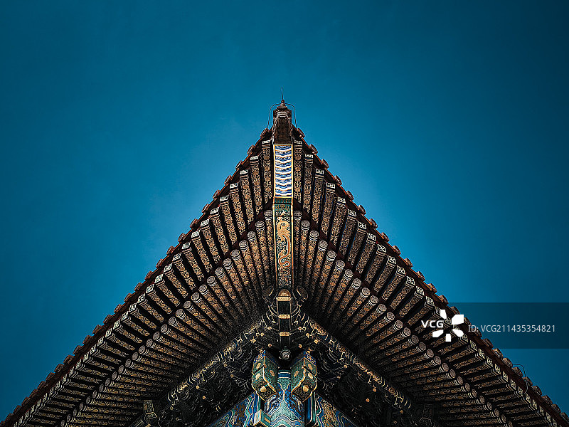 蓝天下传统建筑图片素材