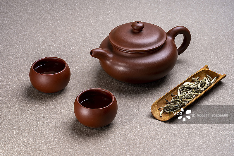 放在桌子上的茶具图片素材
