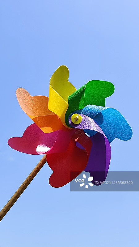 彩虹色的大风车图片素材