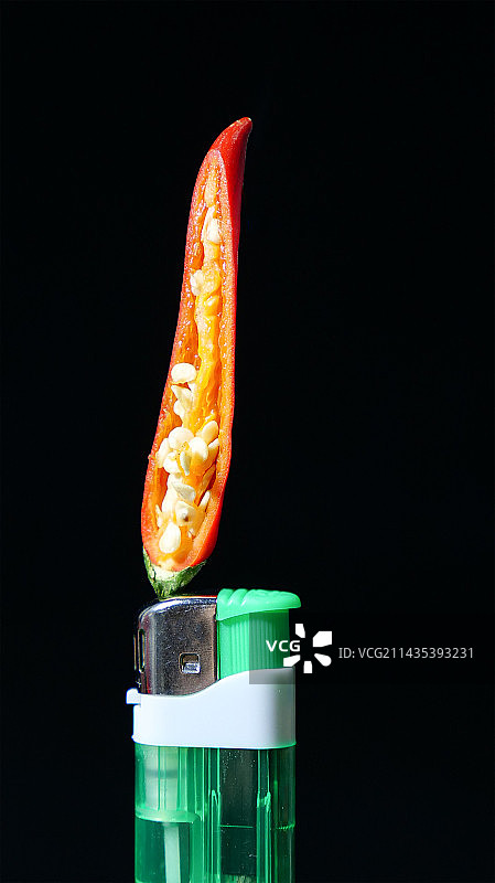 点燃的火苗，很辣（小米椒）图片素材