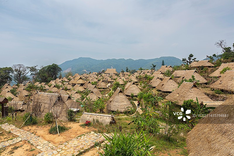 云南临沧翁丁佤族传统民居建筑群图片素材