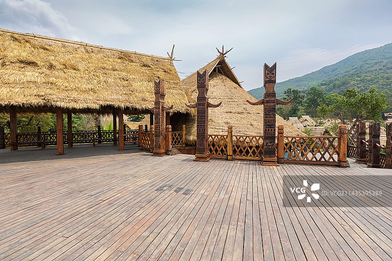 云南临沧翁丁佤族传统民居佤王府图片素材