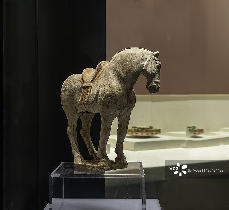 中国唐代洛阳陶制工艺品，彩绘陶马俑图片素材