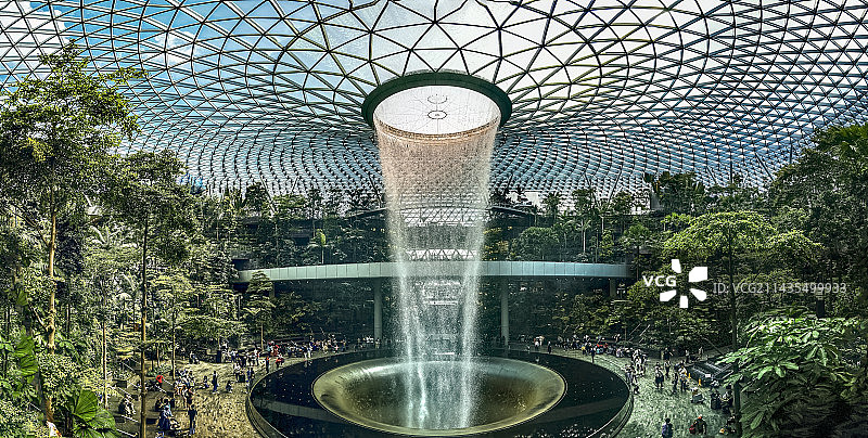 新加坡樟宜机场室内瀑布图片素材