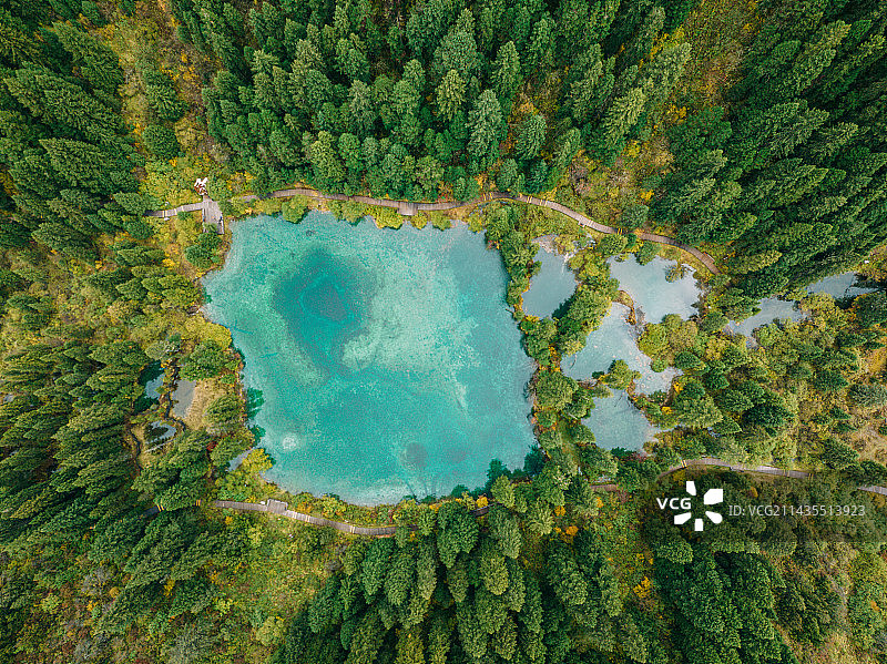 矿泉水沟图片素材