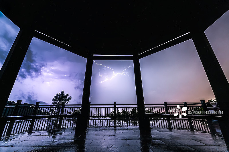 福州鼓山白云峰观景台雷暴闪电图片素材