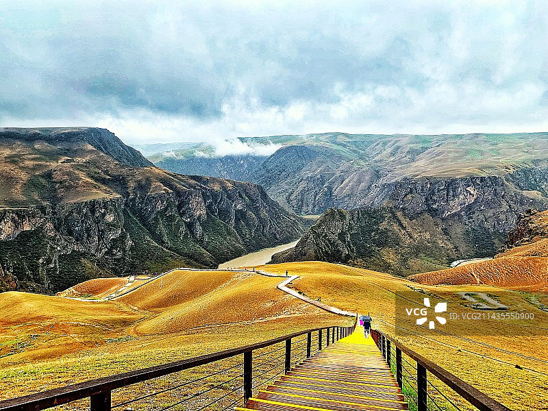喀拉峻大草原：鳄鱼湾图片素材