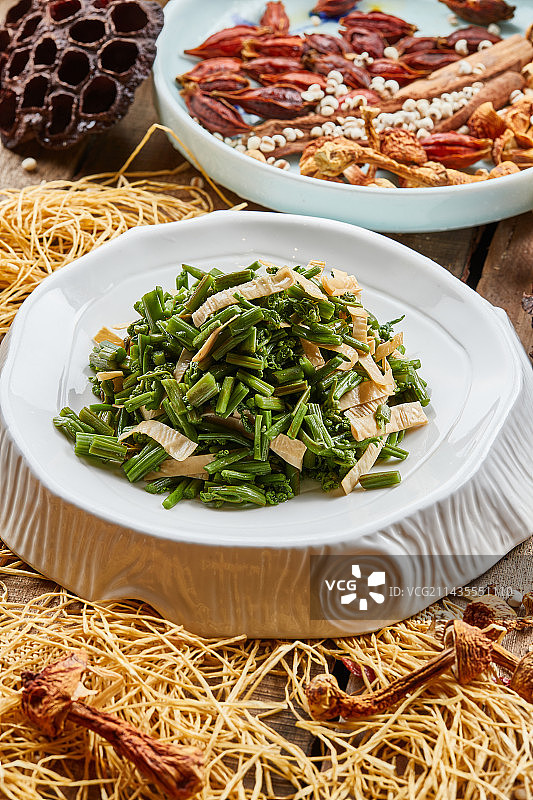 蕨菜油豆皮图片素材