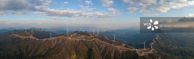 航拍视角下的风力发电站图片素材