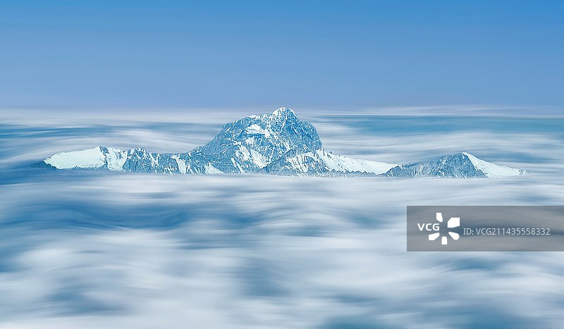 云海之颠图片素材