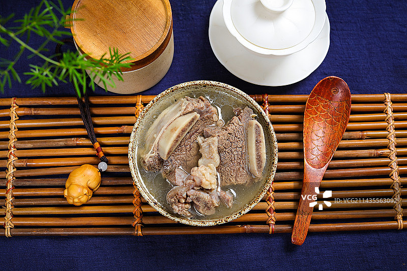 美味家常汤菜美食牛肉排骨汤图片素材