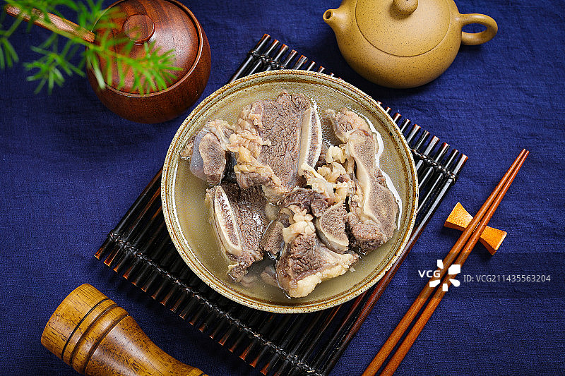 特色农家菜水煮牛肉牛骨汤图片素材