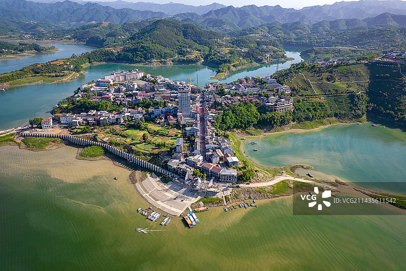 中国陕西省安康市汉滨区流水古镇航拍图片素材