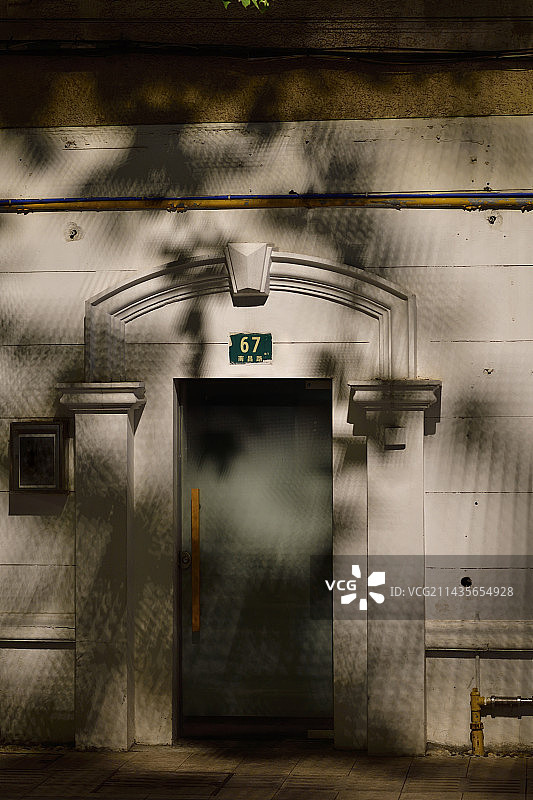 石库门外墙装饰夜景图片素材