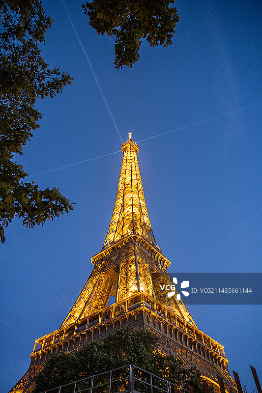 法国巴黎埃菲尔铁塔夜景图片素材