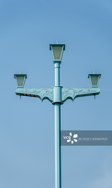 古田桥上霍格沃兹魔法风格的欧式路灯图片素材