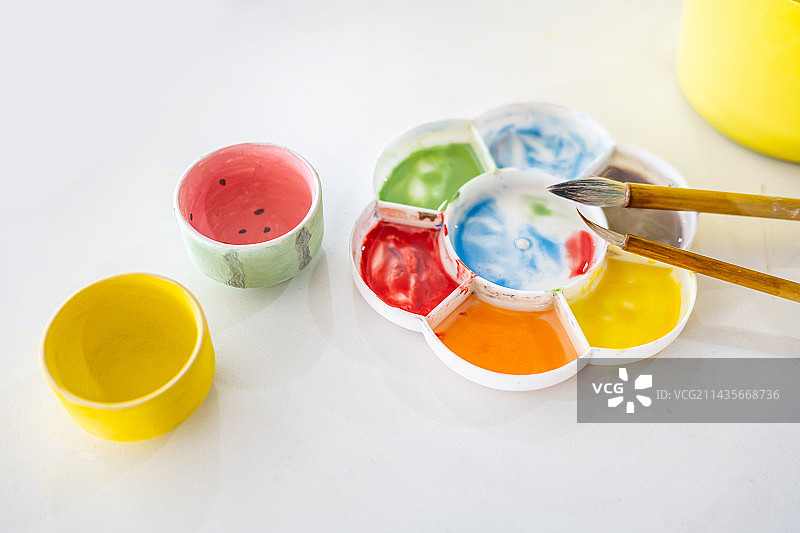 醴陵陶瓷釉下五彩瓷颜料色盘图片素材