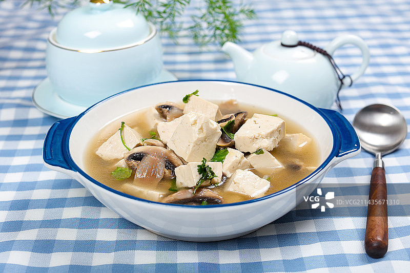 美味菌菇汤白蘑菇豆腐汤图片素材