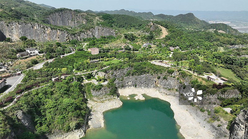 风景美如画的铜锣山矿山公园图片素材