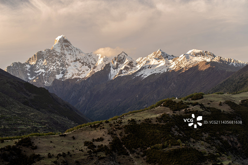 小金县四姑娘山日落图片素材
