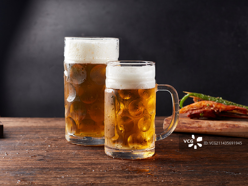 大杯啤酒图片素材