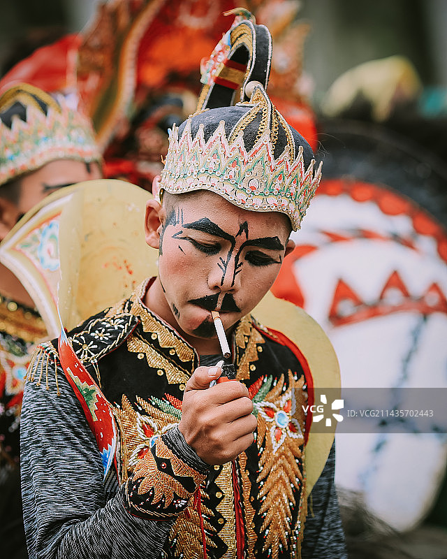 节日期间穿着戏服的男人 портрет图片素材