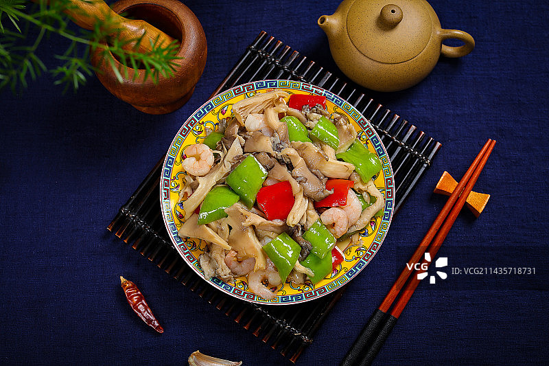 美味家常菜辣椒平菇炒虾仁图片素材