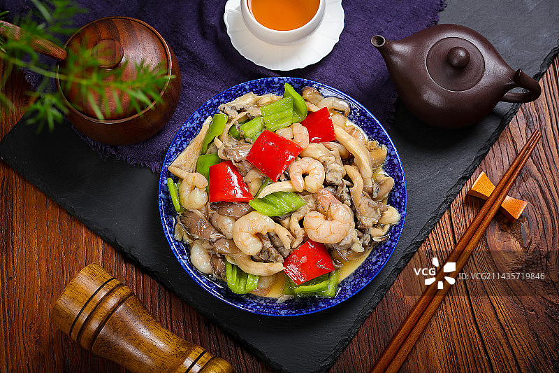 美味家常小炒平菇烩虾仁图片素材