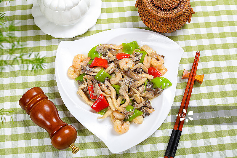 美味家常小炒平菇烩虾仁图片素材