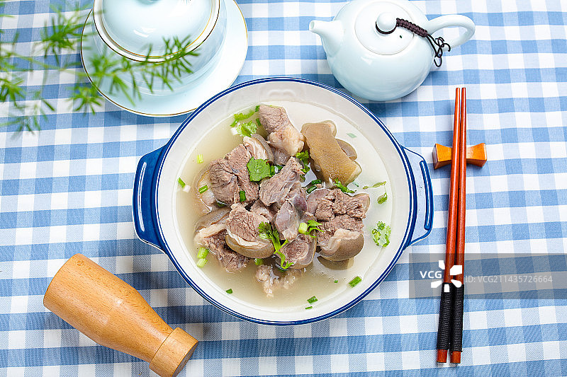 营养美味汤菜美食清炖带皮羊肉汤图片素材