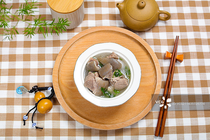 特色美食汤菜清炖带皮驴肉图片素材