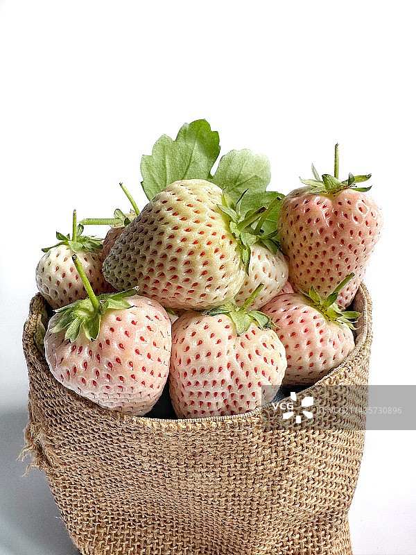 淡雪草莓图片素材