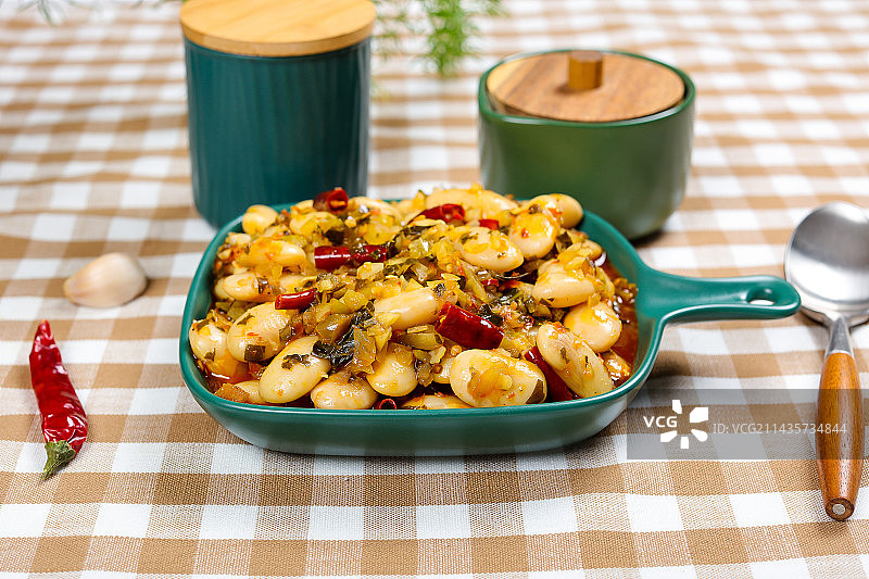 特色农家菜酸菜炒大芸豆图片素材