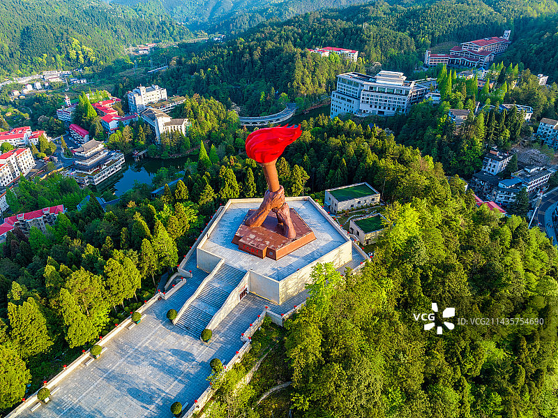 亚洲中国江西省吉安市革命圣地井冈山茨坪镇星火相传火炬雕塑广场航拍视角图片素材