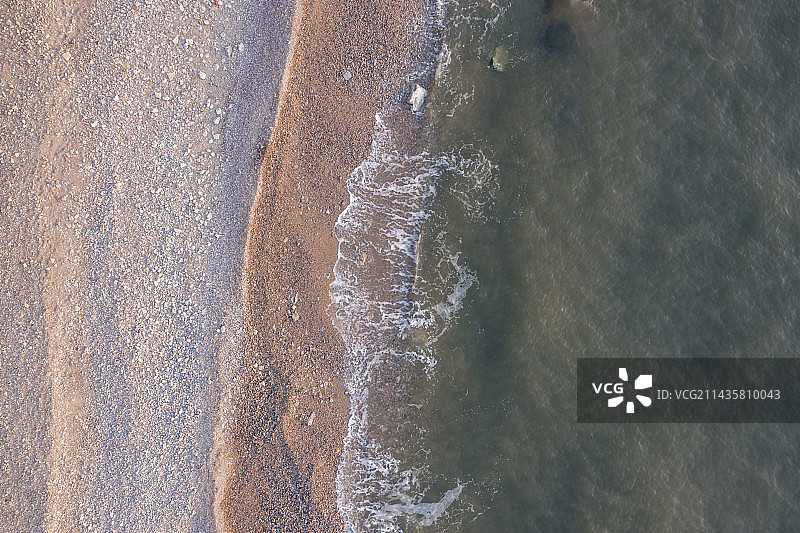 海上岩石的高角度视角图片素材