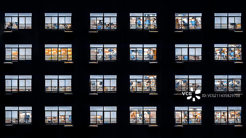 高中教学楼夜景图片素材