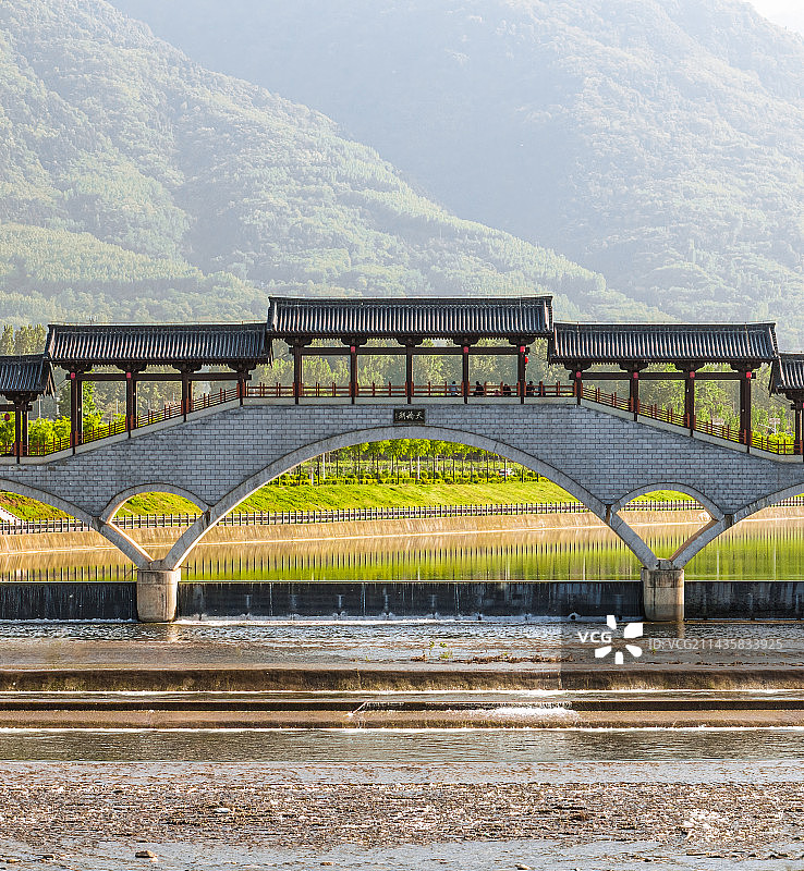 西安鄠邑区天桥湖航拍秦岭图片素材